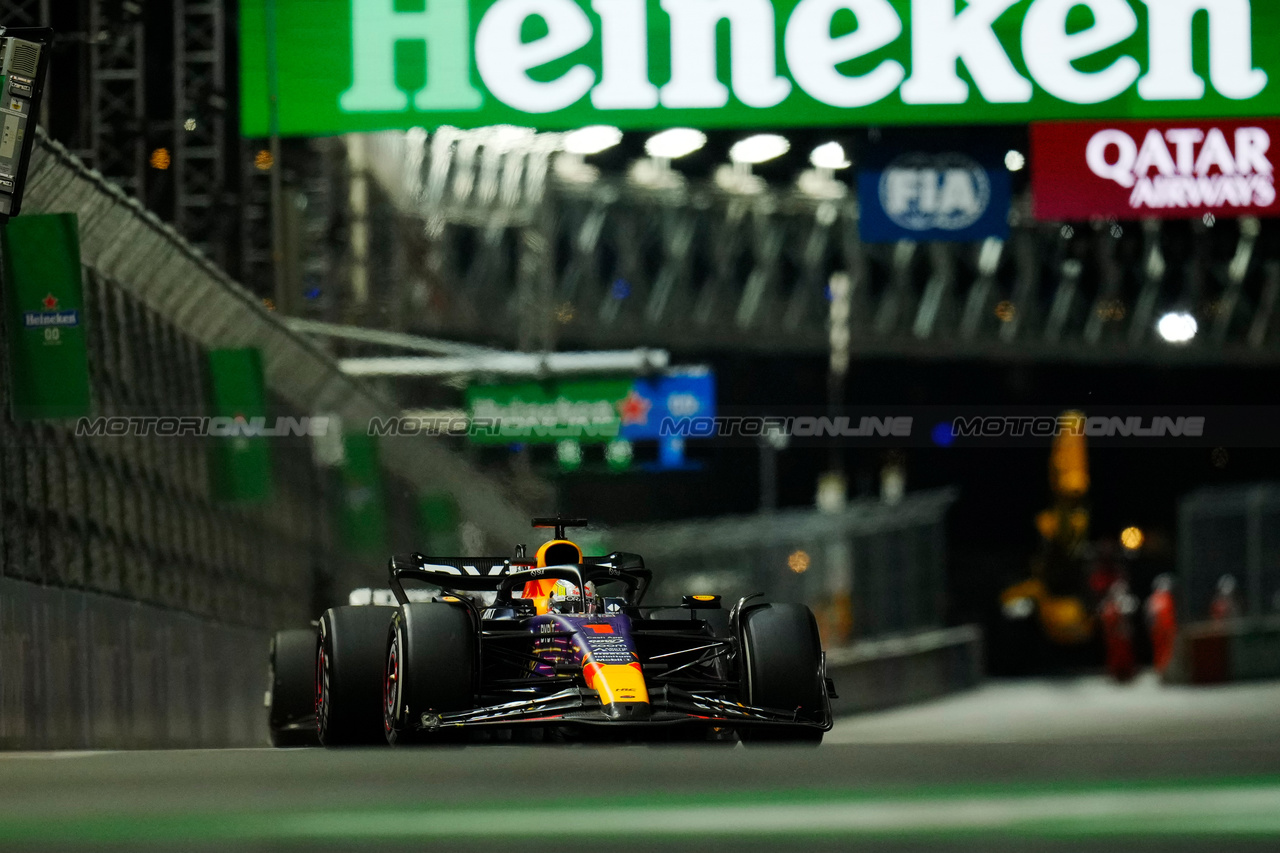 GP LAS VEGAS, Max Verstappen (NLD) Red Bull Racing RB19.

18.11.2023. Formula 1 World Championship, Rd 22, Las Vegas Grand Prix, Las Vegas, Nevada, USA, Gara Day.

- www.xpbimages.com, EMail: requests@xpbimages.com © Copyright: XPB Images