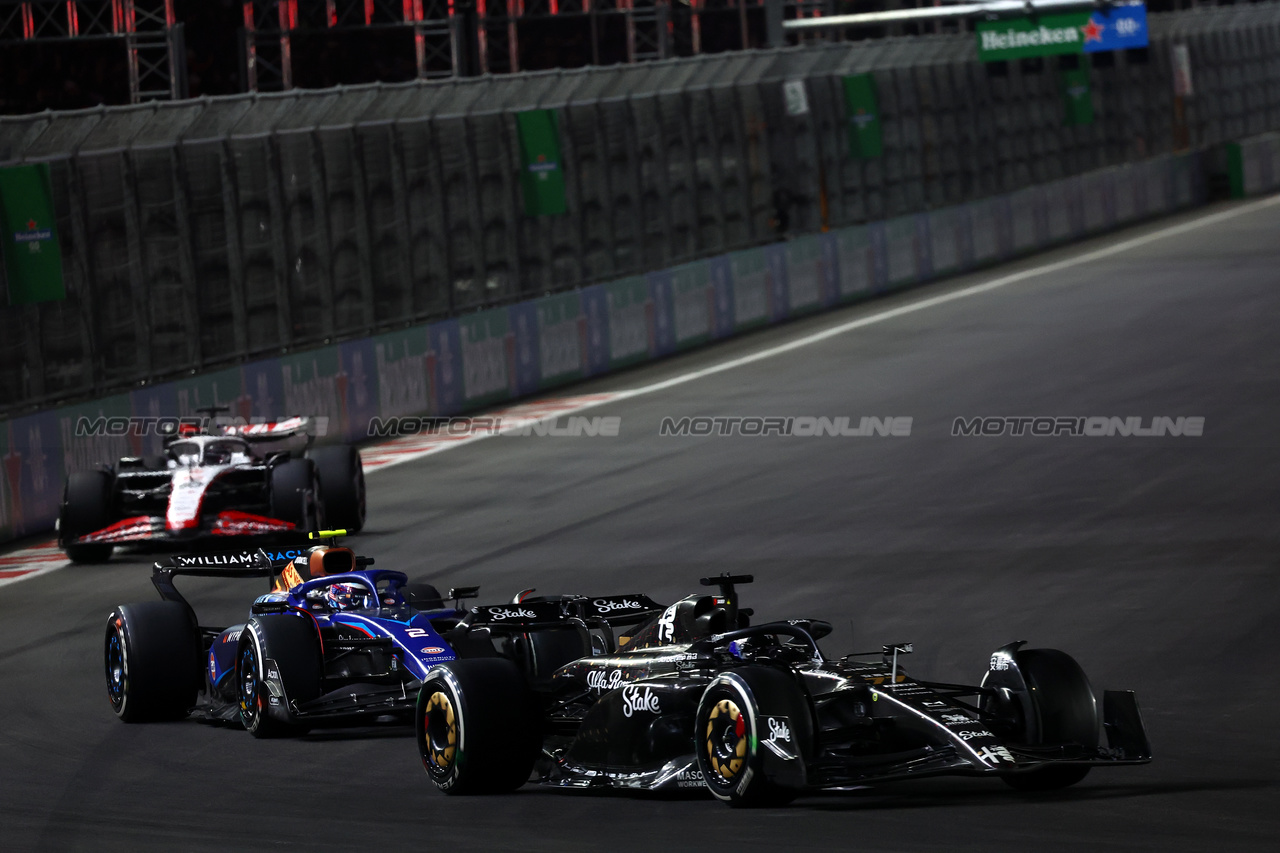 GP LAS VEGAS, Valtteri Bottas (FIN) Alfa Romeo F1 Team C43.

18.11.2023. Formula 1 World Championship, Rd 22, Las Vegas Grand Prix, Las Vegas, Nevada, USA, Gara Day.

- www.xpbimages.com, EMail: requests@xpbimages.com © Copyright: Batchelor / XPB Images