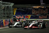 GP LAS VEGAS, Nico Hulkenberg (GER) Haas VF-23 e Daniel Ricciardo (AUS) AlphaTauri AT04 battle for position.
18.11.2023. Formula 1 World Championship, Rd 22, Las Vegas Grand Prix, Las Vegas, Nevada, USA, Gara Day.
 - www.xpbimages.com, EMail: requests@xpbimages.com © Copyright: Coates / XPB Images