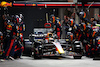 GP LAS VEGAS, 
Max Verstappen (NLD) Red Bull Racing RB19 makes a pit stop.
18.11.2023. Formula 1 World Championship, Rd 22, Las Vegas Grand Prix, Las Vegas, Nevada, USA, Gara Day.
- www.xpbimages.com, EMail: requests@xpbimages.com © Copyright: Charniaux / XPB Images