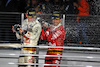 GP LAS VEGAS, (L to R): Gara winner Max Verstappen (NLD) Red Bull Racing celebrates on the podium with third placed Sergio Perez (MEX) Red Bull Racing.
18.11.2023. Formula 1 World Championship, Rd 22, Las Vegas Grand Prix, Las Vegas, Nevada, USA, Gara Day.
- www.xpbimages.com, EMail: requests@xpbimages.com © Copyright: Moy / XPB Images