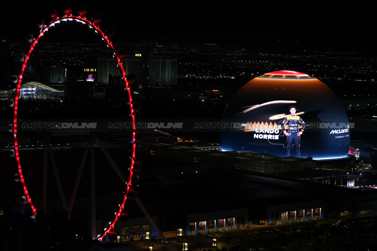GP LAS VEGAS, Circuit Atmosfera - Lando Norris (GBR) McLaren on the Sphere.

16.11.2023. Formula 1 World Championship, Rd 22, Las Vegas Grand Prix, Las Vegas, Nevada, USA, Practice Day.

- www.xpbimages.com, EMail: requests@xpbimages.com © Copyright: Moy / XPB Images