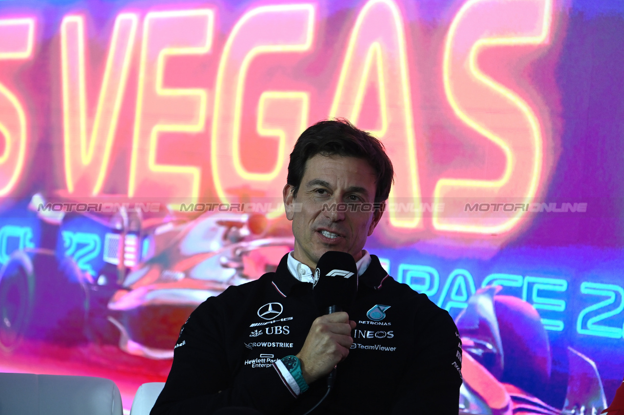 GP LAS VEGAS, Toto Wolff (GER) Mercedes AMG F1 Shareholder e Executive Director in the first practice session.

16.11.2023. Formula 1 World Championship, Rd 22, Las Vegas Grand Prix, Las Vegas, Nevada, USA, Practice Day.

- www.xpbimages.com, EMail: requests@xpbimages.com © Copyright: XPB Images