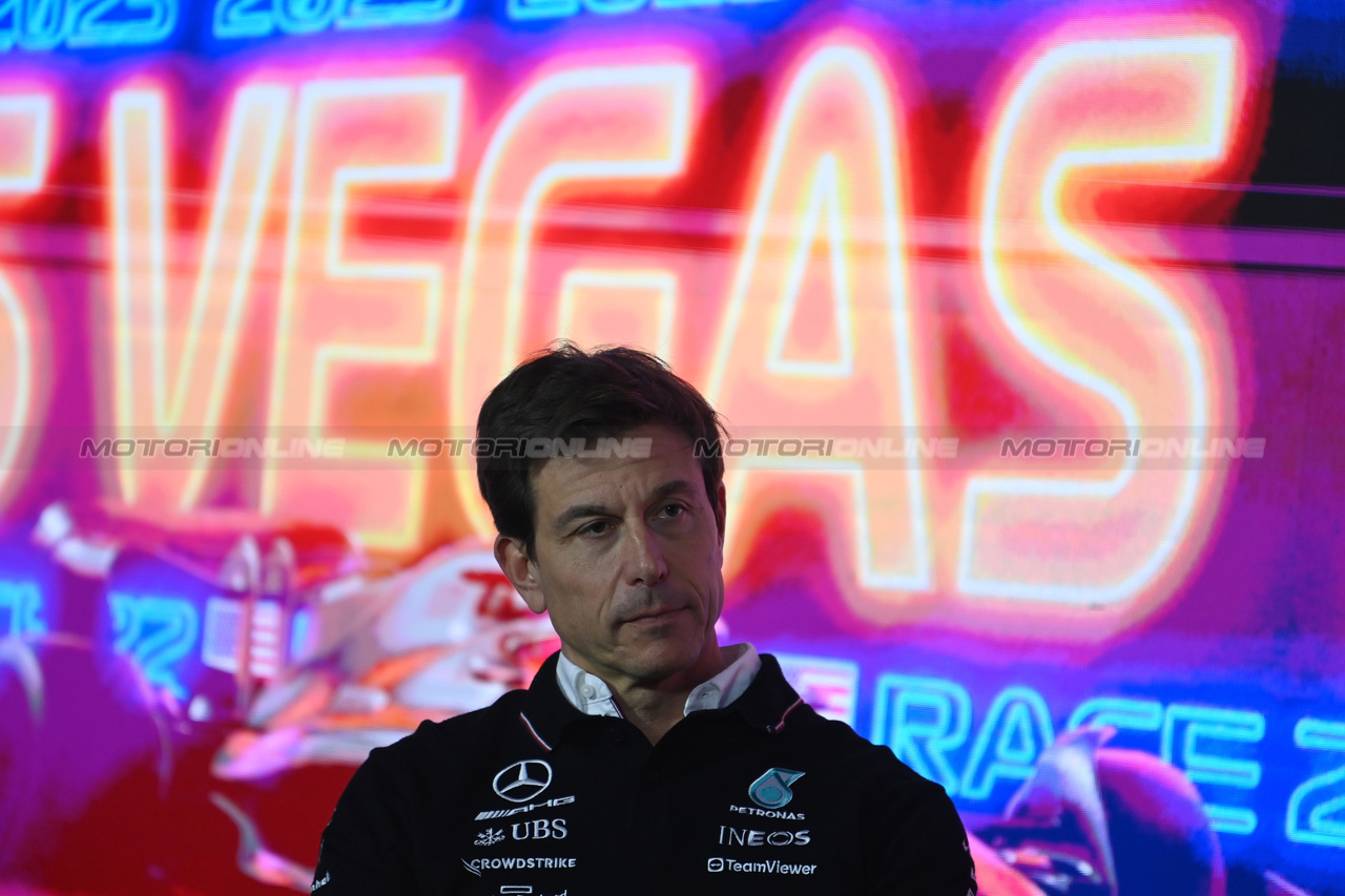 GP LAS VEGAS, Toto Wolff (GER) Mercedes AMG F1 Shareholder e Executive Director in the first practice session.

16.11.2023. Formula 1 World Championship, Rd 22, Las Vegas Grand Prix, Las Vegas, Nevada, USA, Practice Day.

- www.xpbimages.com, EMail: requests@xpbimages.com © Copyright: XPB Images