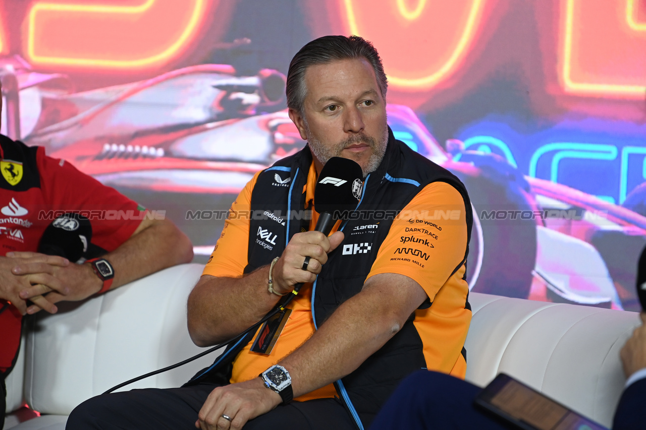 GP LAS VEGAS, Zak Brown (USA) McLaren Executive Director in the first practice session.

16.11.2023. Formula 1 World Championship, Rd 22, Las Vegas Grand Prix, Las Vegas, Nevada, USA, Practice Day.

- www.xpbimages.com, EMail: requests@xpbimages.com © Copyright: XPB Images