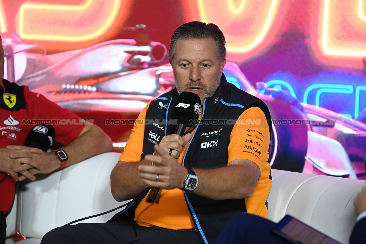 GP LAS VEGAS, Zak Brown (USA) McLaren Executive Director in the first practice session.

16.11.2023. Formula 1 World Championship, Rd 22, Las Vegas Grand Prix, Las Vegas, Nevada, USA, Practice Day.

- www.xpbimages.com, EMail: requests@xpbimages.com © Copyright: XPB Images