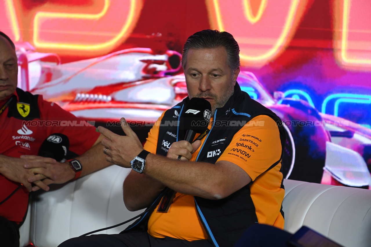 GP LAS VEGAS, Zak Brown (USA) McLaren Executive Director in the first practice session.

16.11.2023. Formula 1 World Championship, Rd 22, Las Vegas Grand Prix, Las Vegas, Nevada, USA, Practice Day.

- www.xpbimages.com, EMail: requests@xpbimages.com © Copyright: XPB Images