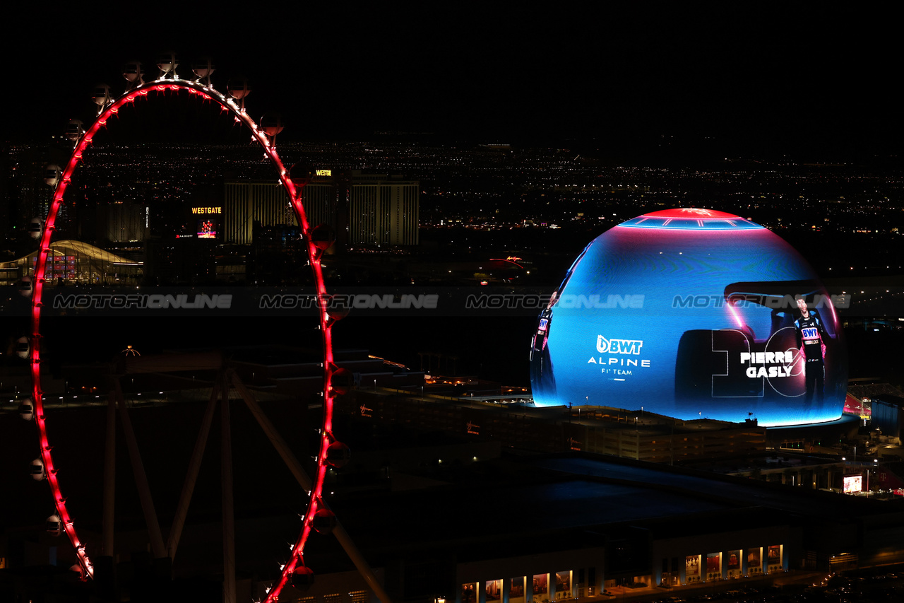 GP LAS VEGAS, Circuit Atmosfera - Pierre Gasly (FRA) Alpine F1 Team on the Sphere.

16.11.2023. Formula 1 World Championship, Rd 22, Las Vegas Grand Prix, Las Vegas, Nevada, USA, Practice Day.

- www.xpbimages.com, EMail: requests@xpbimages.com © Copyright: Moy / XPB Images