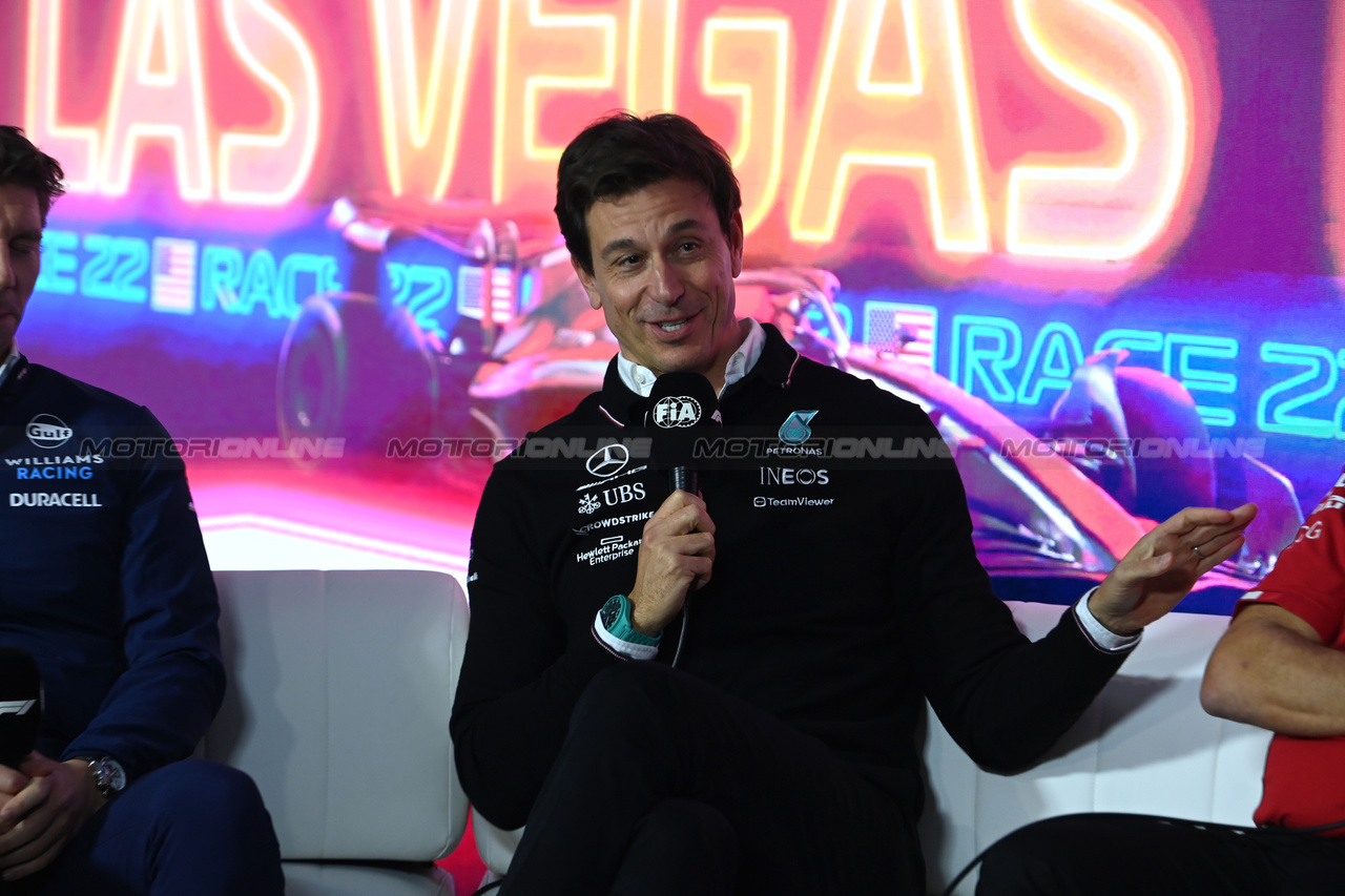 GP LAS VEGAS, Toto Wolff (GER) Mercedes AMG F1 Shareholder e Executive Director in the first practice session.

16.11.2023. Formula 1 World Championship, Rd 22, Las Vegas Grand Prix, Las Vegas, Nevada, USA, Practice Day.

- www.xpbimages.com, EMail: requests@xpbimages.com © Copyright: XPB Images