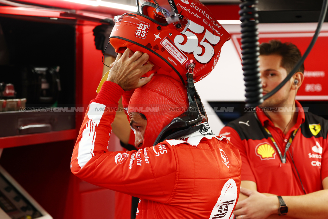 GP LAS VEGAS, Carlos Sainz Jr (ESP) Ferrari.

16.11.2023. Formula 1 World Championship, Rd 22, Las Vegas Grand Prix, Las Vegas, Nevada, USA, Practice Day.

 - www.xpbimages.com, EMail: requests@xpbimages.com © Copyright: Coates / XPB Images
