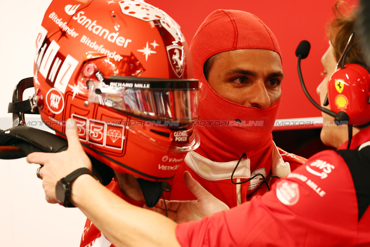 GP LAS VEGAS, Carlos Sainz Jr (ESP) Ferrari.

16.11.2023. Formula 1 World Championship, Rd 22, Las Vegas Grand Prix, Las Vegas, Nevada, USA, Practice Day.

 - www.xpbimages.com, EMail: requests@xpbimages.com © Copyright: Coates / XPB Images