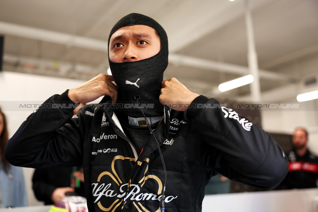 GP LAS VEGAS, Zhou Guanyu (CHN) Alfa Romeo F1 Team.

16.11.2023. Formula 1 World Championship, Rd 22, Las Vegas Grand Prix, Las Vegas, Nevada, USA, Practice Day.

 - www.xpbimages.com, EMail: requests@xpbimages.com © Copyright: Staley / XPB Images