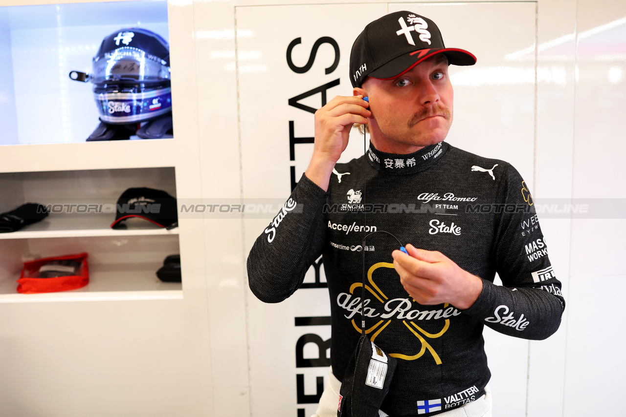 GP LAS VEGAS, Valtteri Bottas (FIN) Alfa Romeo F1 Team.

16.11.2023. Formula 1 World Championship, Rd 22, Las Vegas Grand Prix, Las Vegas, Nevada, USA, Practice Day.

 - www.xpbimages.com, EMail: requests@xpbimages.com © Copyright: Staley / XPB Images