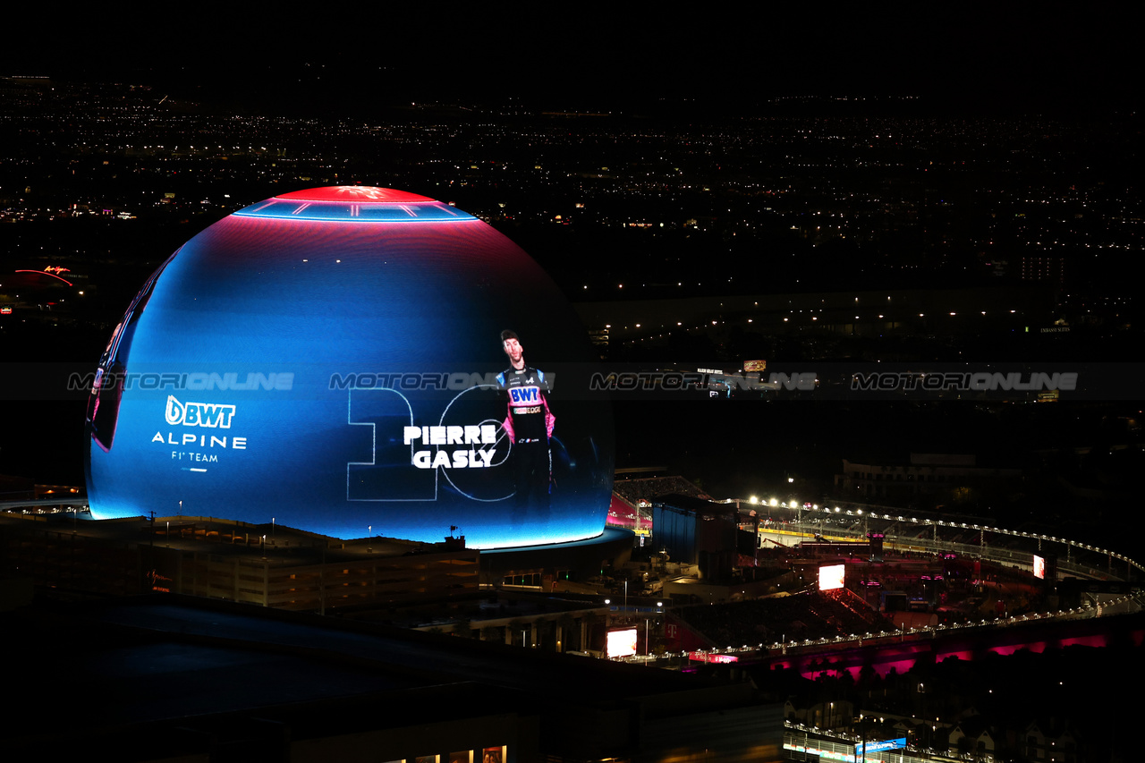 GP LAS VEGAS, Circuit Atmosfera - Pierre Gasly (FRA) Alpine F1 Team on the Sphere.

16.11.2023. Formula 1 World Championship, Rd 22, Las Vegas Grand Prix, Las Vegas, Nevada, USA, Practice Day.

- www.xpbimages.com, EMail: requests@xpbimages.com © Copyright: Moy / XPB Images
