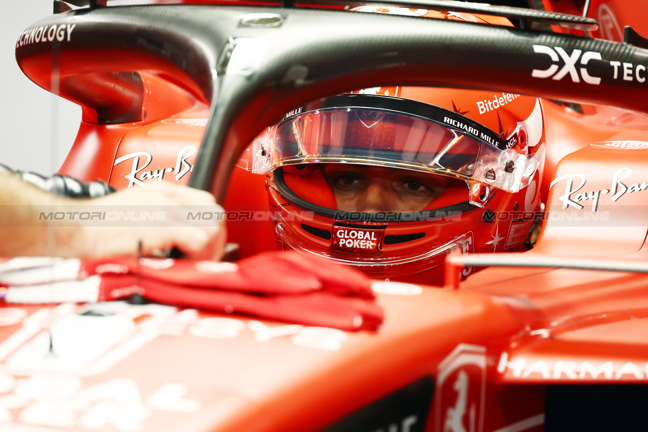 GP LAS VEGAS, Carlos Sainz Jr (ESP) Ferrari SF-23.

16.11.2023. Formula 1 World Championship, Rd 22, Las Vegas Grand Prix, Las Vegas, Nevada, USA, Practice Day.

- www.xpbimages.com, EMail: requests@xpbimages.com © Copyright: Batchelor / XPB Images