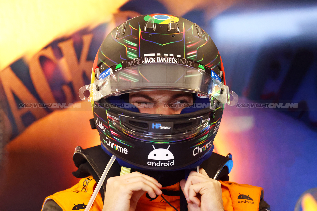 GP LAS VEGAS, Oscar Piastri (AUS) McLaren.

16.11.2023. Formula 1 World Championship, Rd 22, Las Vegas Grand Prix, Las Vegas, Nevada, USA, Practice Day.

- www.xpbimages.com, EMail: requests@xpbimages.com © Copyright: Batchelor / XPB Images