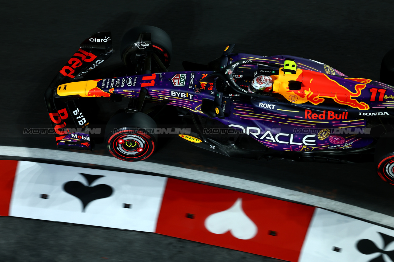 GP LAS VEGAS, Sergio Perez (MEX) Red Bull Racing RB19.

16.11.2023. Formula 1 World Championship, Rd 22, Las Vegas Grand Prix, Las Vegas, Nevada, USA, Practice Day.

- www.xpbimages.com, EMail: requests@xpbimages.com © Copyright: Batchelor / XPB Images