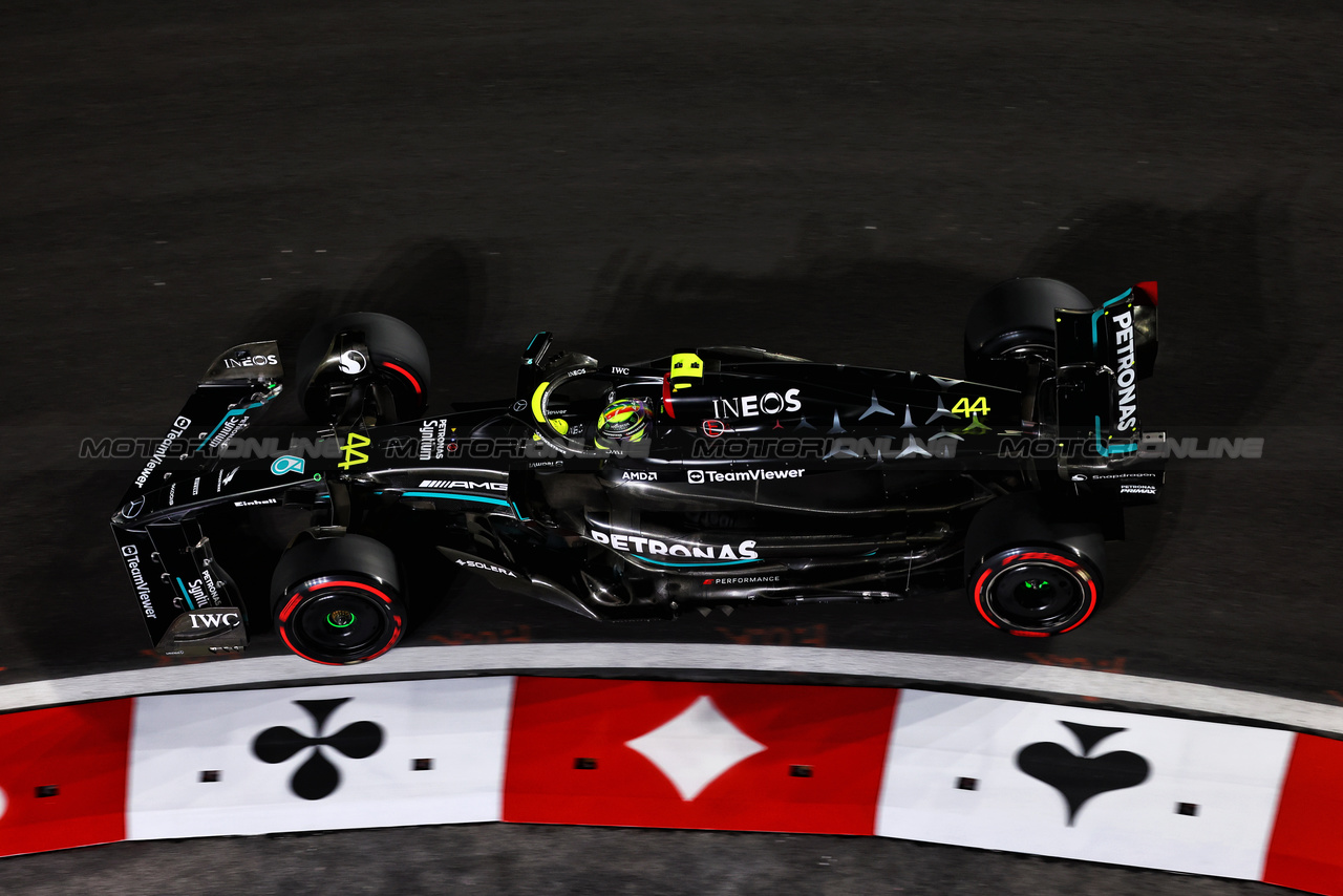 GP LAS VEGAS, Lewis Hamilton (GBR) Mercedes AMG F1 W14.

16.11.2023. Formula 1 World Championship, Rd 22, Las Vegas Grand Prix, Las Vegas, Nevada, USA, Practice Day.

- www.xpbimages.com, EMail: requests@xpbimages.com © Copyright: Batchelor / XPB Images