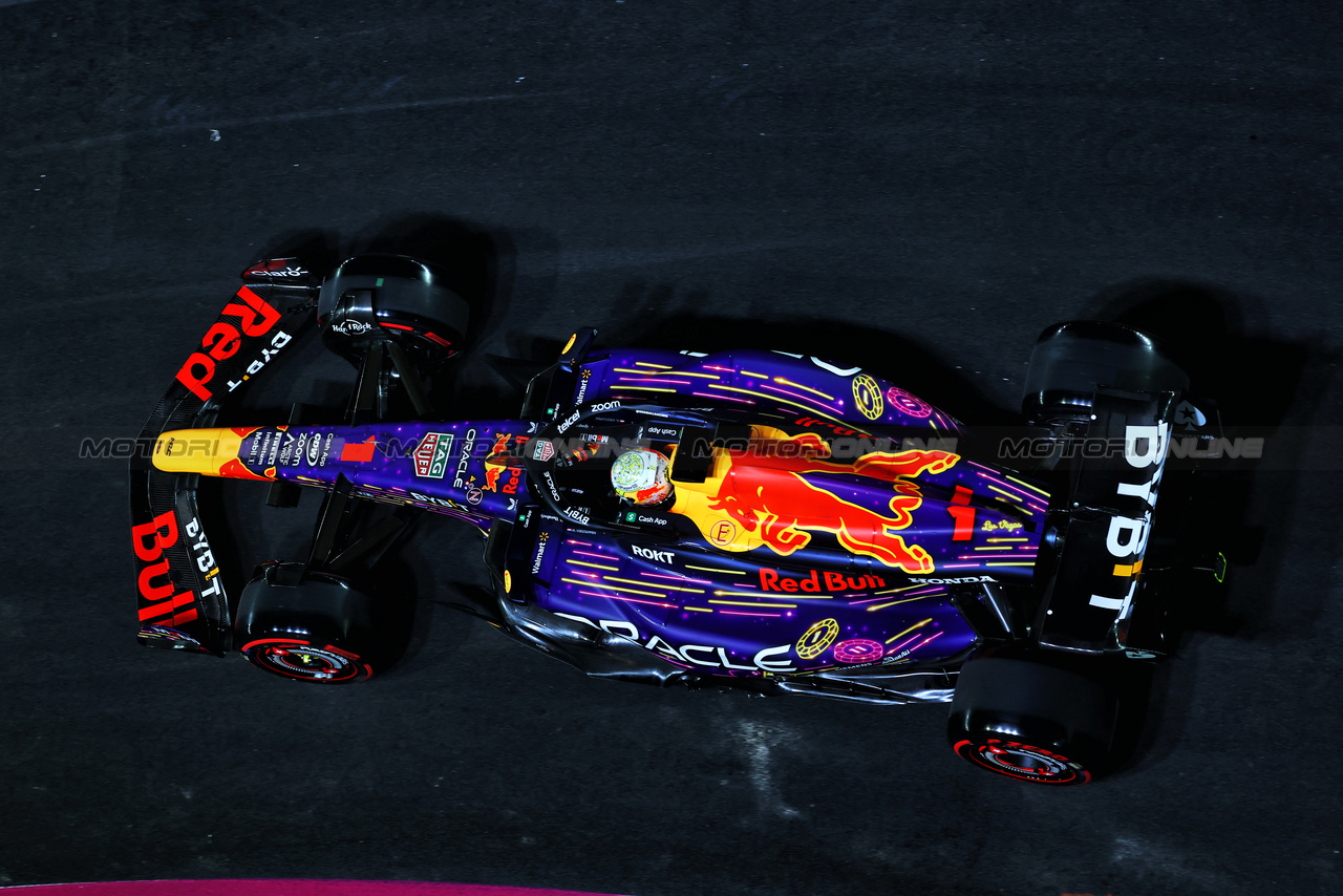 GP LAS VEGAS, Max Verstappen (NLD) Red Bull Racing RB19.

16.11.2023. Formula 1 World Championship, Rd 22, Las Vegas Grand Prix, Las Vegas, Nevada, USA, Practice Day.

- www.xpbimages.com, EMail: requests@xpbimages.com © Copyright: Batchelor / XPB Images