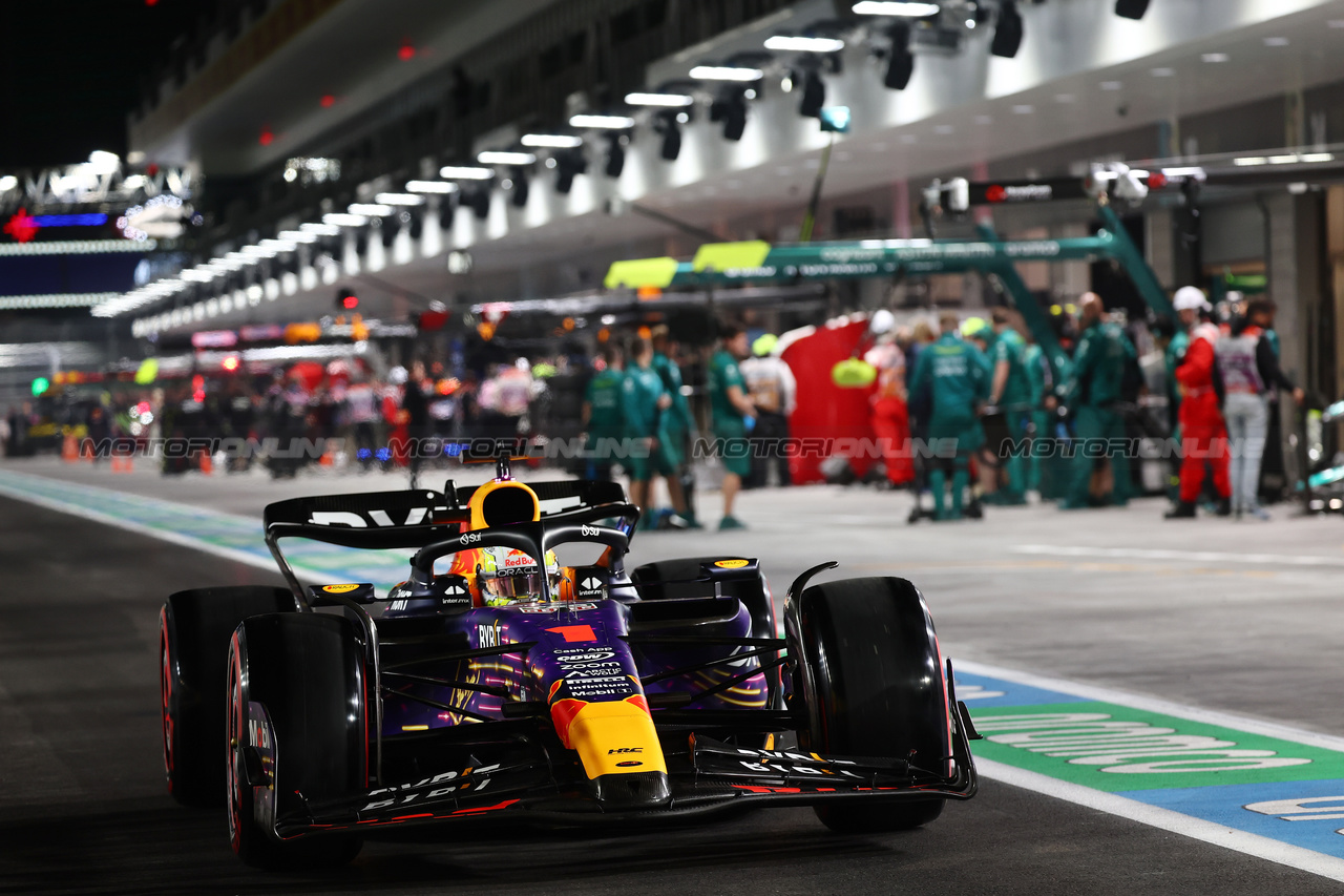 GP LAS VEGAS, Max Verstappen (NLD) Red Bull Racing RB19 leaves the pits.

16.11.2023. Formula 1 World Championship, Rd 22, Las Vegas Grand Prix, Las Vegas, Nevada, USA, Practice Day.

- www.xpbimages.com, EMail: requests@xpbimages.com © Copyright: Batchelor / XPB Images