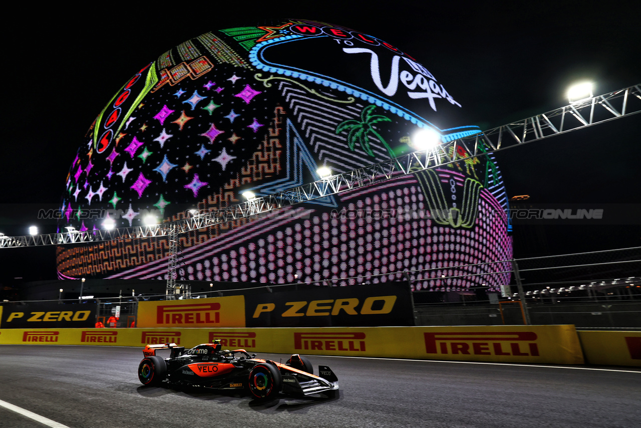 GP LAS VEGAS, Lando Norris (GBR) McLaren MCL60.

16.11.2023. Formula 1 World Championship, Rd 22, Las Vegas Grand Prix, Las Vegas, Nevada, USA, Practice Day.

 - www.xpbimages.com, EMail: requests@xpbimages.com © Copyright: Coates / XPB Images