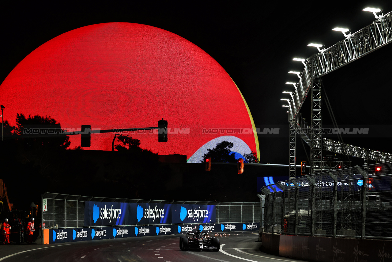 GP LAS VEGAS, Valtteri Bottas (FIN) Alfa Romeo F1 Team C43.

16.11.2023. Formula 1 World Championship, Rd 22, Las Vegas Grand Prix, Las Vegas, Nevada, USA, Practice Day.

 - www.xpbimages.com, EMail: requests@xpbimages.com © Copyright: Coates / XPB Images