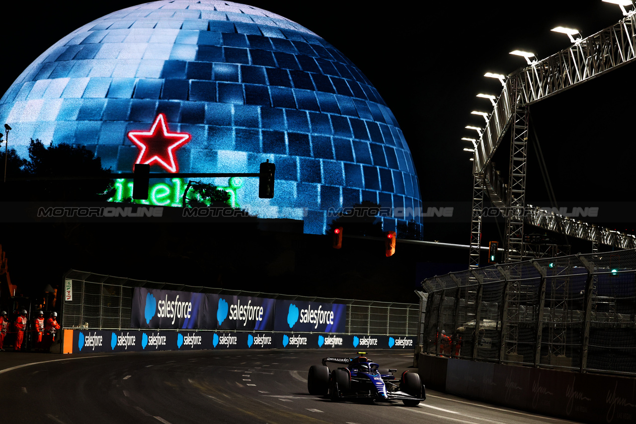 GP LAS VEGAS, Logan Sargeant (USA) Williams Racing FW45.

16.11.2023. Formula 1 World Championship, Rd 22, Las Vegas Grand Prix, Las Vegas, Nevada, USA, Practice Day.

 - www.xpbimages.com, EMail: requests@xpbimages.com © Copyright: Coates / XPB Images