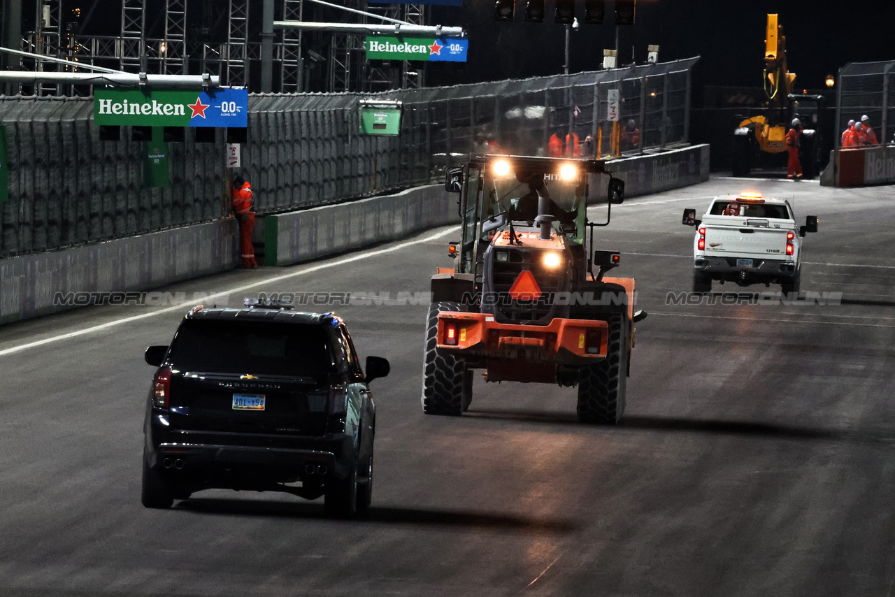 GP LAS VEGAS, Course vehicles on the circuit.

16.11.2023. Formula 1 World Championship, Rd 22, Las Vegas Grand Prix, Las Vegas, Nevada, USA, Practice Day.

- www.xpbimages.com, EMail: requests@xpbimages.com © Copyright: Moy / XPB Images