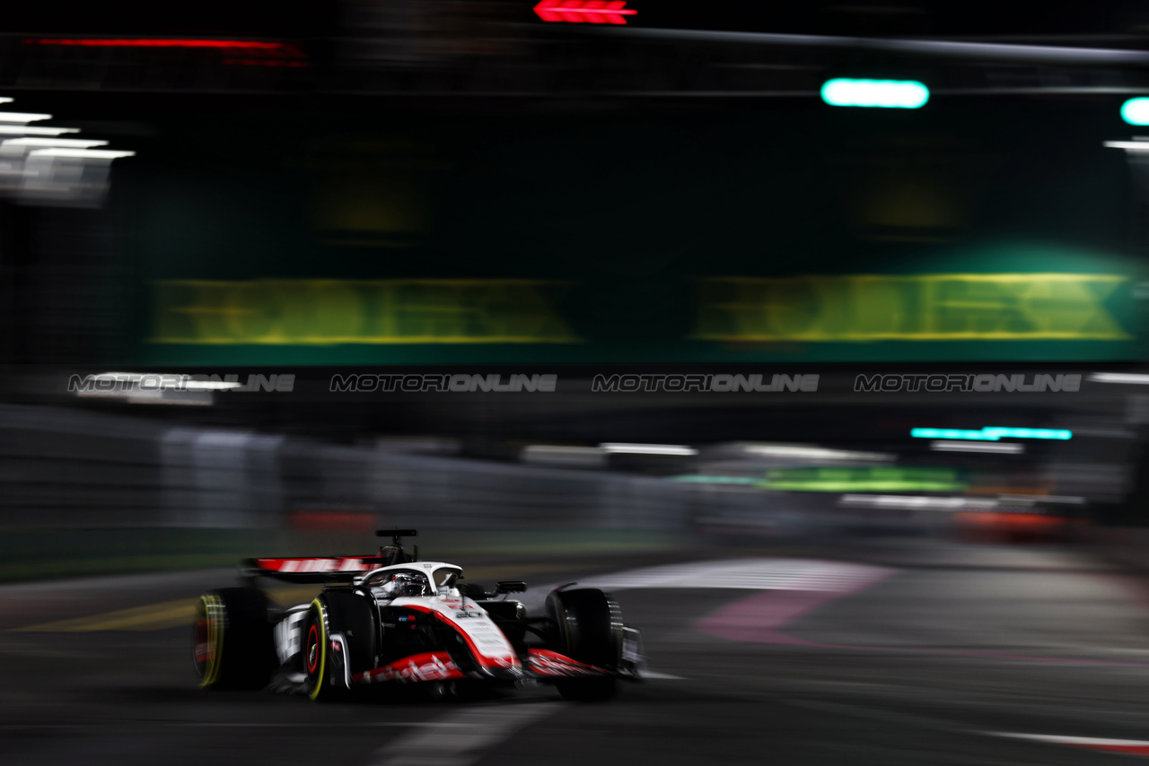 GP LAS VEGAS, Kevin Magnussen (DEN) Haas VF-23.

16.11.2023. Formula 1 World Championship, Rd 22, Las Vegas Grand Prix, Las Vegas, Nevada, USA, Practice Day.

- www.xpbimages.com, EMail: requests@xpbimages.com © Copyright: Moy / XPB Images