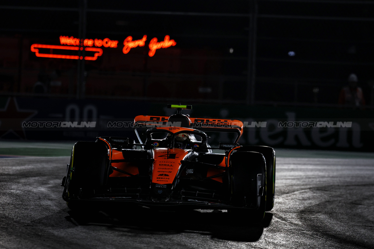 GP LAS VEGAS, Lando Norris (GBR) McLaren MCL60.

16.11.2023. Formula 1 World Championship, Rd 22, Las Vegas Grand Prix, Las Vegas, Nevada, USA, Practice Day.

- www.xpbimages.com, EMail: requests@xpbimages.com © Copyright: Moy / XPB Images