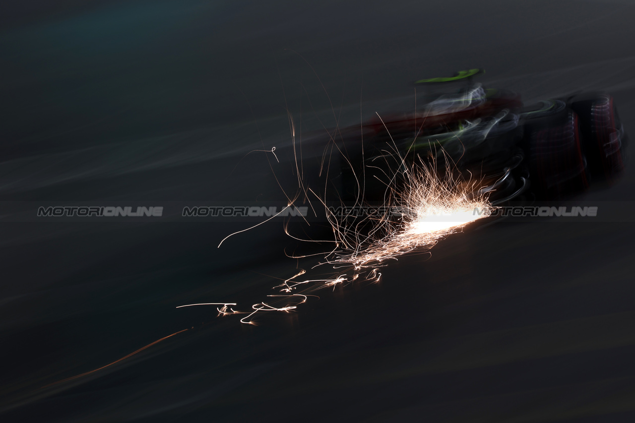 GP LAS VEGAS, Lewis Hamilton (GBR) Mercedes AMG F1 W14 sends sparks flying.

16.11.2023. Formula 1 World Championship, Rd 22, Las Vegas Grand Prix, Las Vegas, Nevada, USA, Practice Day.

- www.xpbimages.com, EMail: requests@xpbimages.com © Copyright: Moy / XPB Images