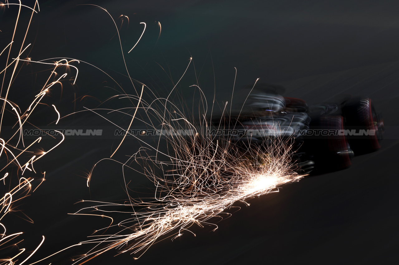 GP LAS VEGAS, Daniel Ricciardo (AUS) AlphaTauri AT04 sends sparks flying.

16.11.2023. Formula 1 World Championship, Rd 22, Las Vegas Grand Prix, Las Vegas, Nevada, USA, Practice Day.

- www.xpbimages.com, EMail: requests@xpbimages.com © Copyright: Moy / XPB Images