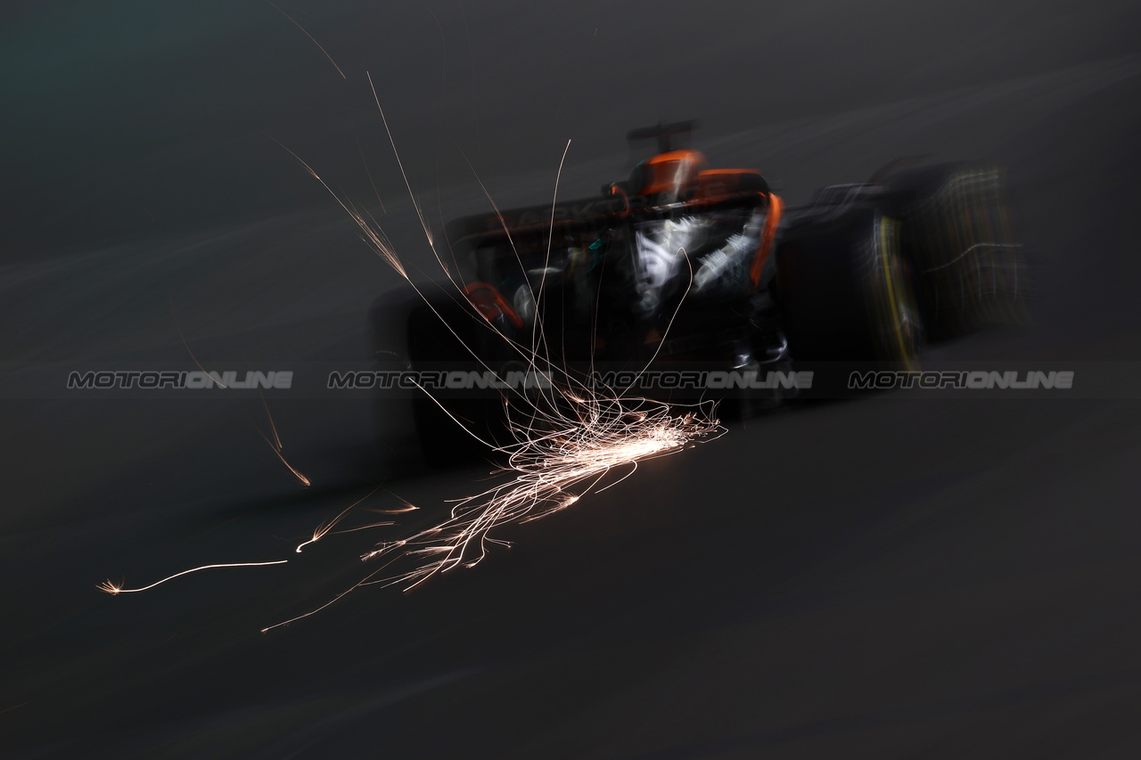 GP LAS VEGAS, Oscar Piastri (AUS) McLaren MCL60 sends sparks flying.

16.11.2023. Formula 1 World Championship, Rd 22, Las Vegas Grand Prix, Las Vegas, Nevada, USA, Practice Day.

- www.xpbimages.com, EMail: requests@xpbimages.com © Copyright: Moy / XPB Images