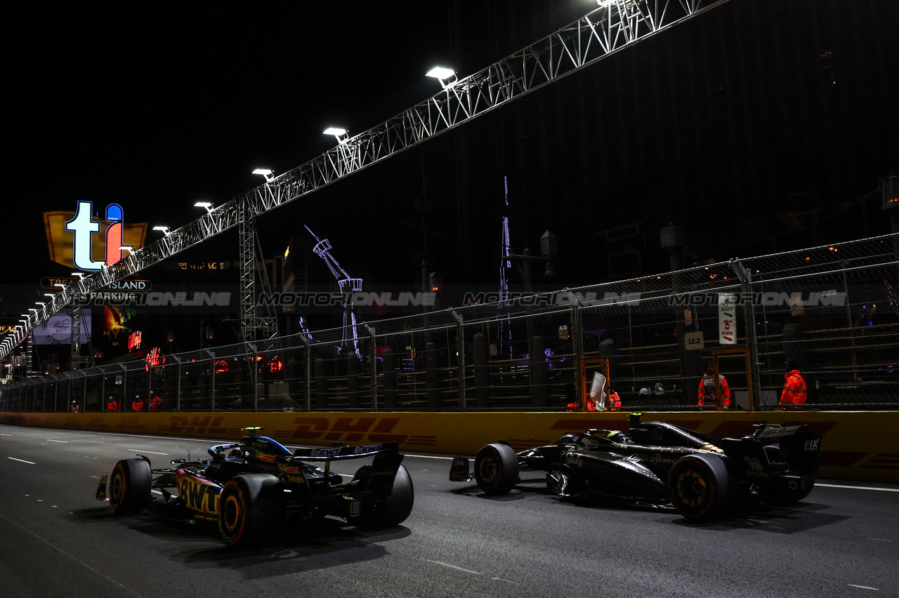 GP LAS VEGAS, Pierre Gasly (FRA), Alpine F1 Team Guanyu Zhou (CHI), Alfa Romeo Racing 
16.11.2023. Formula 1 World Championship, Rd 22, Las Vegas Grand Prix, Las Vegas, Nevada, USA, Practice Day.
- www.xpbimages.com, EMail: requests@xpbimages.com © Copyright: Charniaux / XPB Images