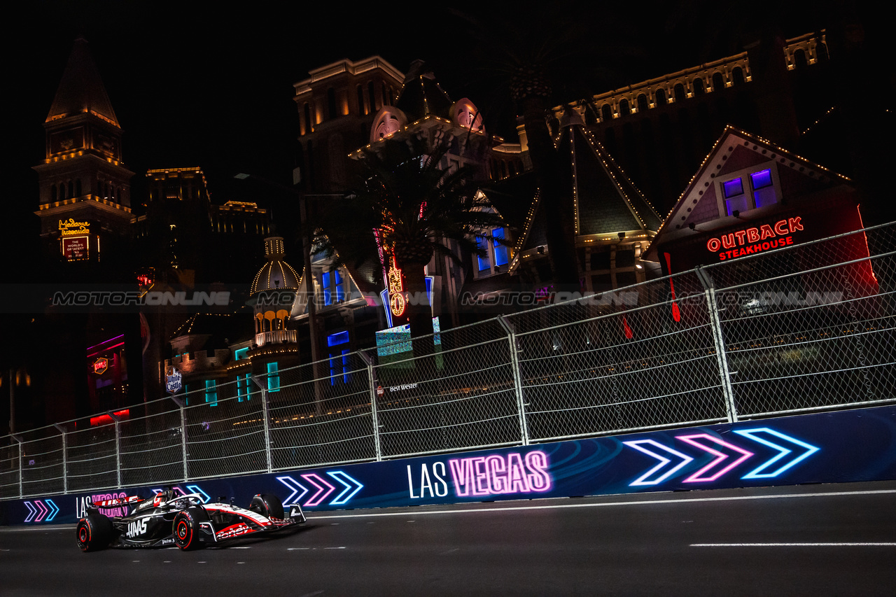 GP LAS VEGAS, Kevin Magnussen (DEN) Haas VF-23.

16.11.2023. Formula 1 World Championship, Rd 22, Las Vegas Grand Prix, Las Vegas, Nevada, USA, Practice Day.

- www.xpbimages.com, EMail: requests@xpbimages.com © Copyright: Bearne / XPB Images