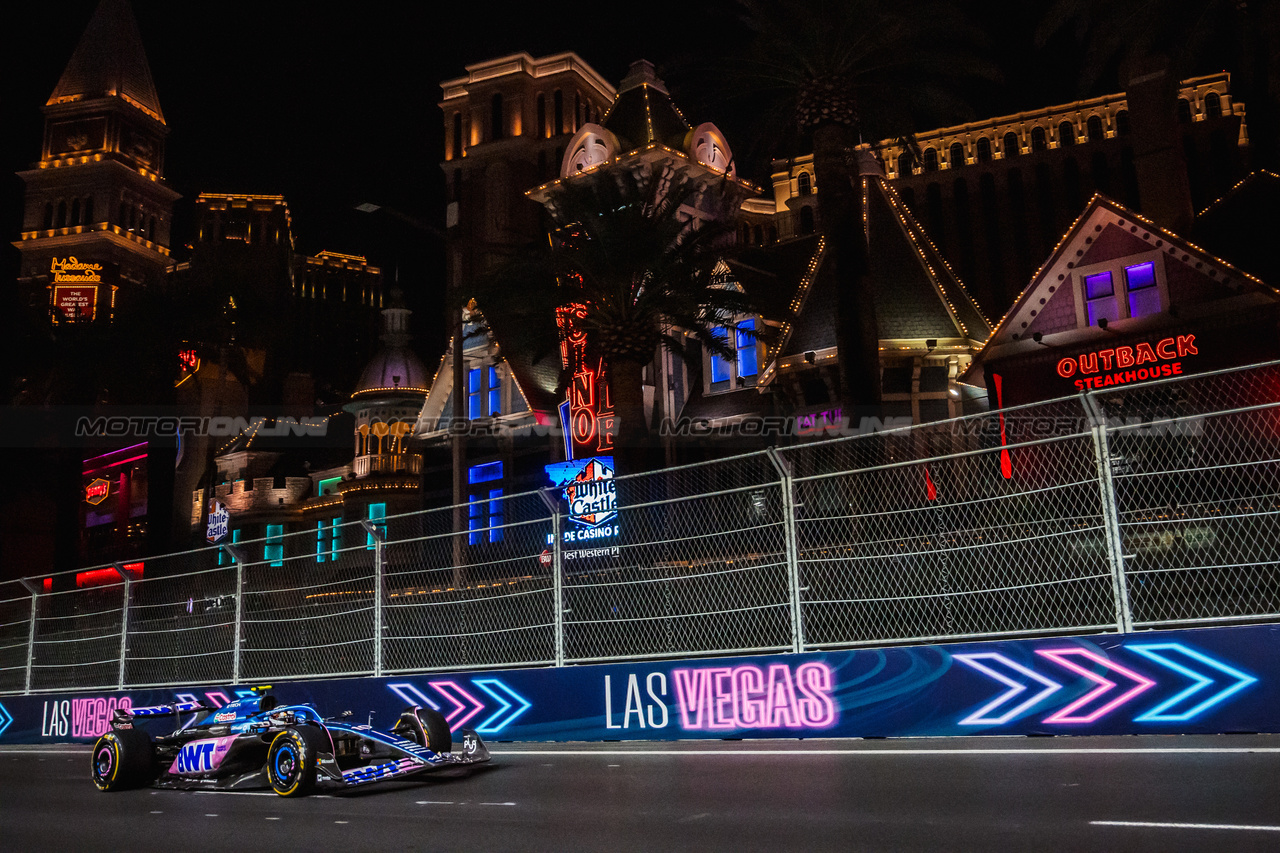GP LAS VEGAS, Pierre Gasly (FRA) Alpine F1 Team A523.

16.11.2023. Formula 1 World Championship, Rd 22, Las Vegas Grand Prix, Las Vegas, Nevada, USA, Practice Day.

- www.xpbimages.com, EMail: requests@xpbimages.com © Copyright: Bearne / XPB Images