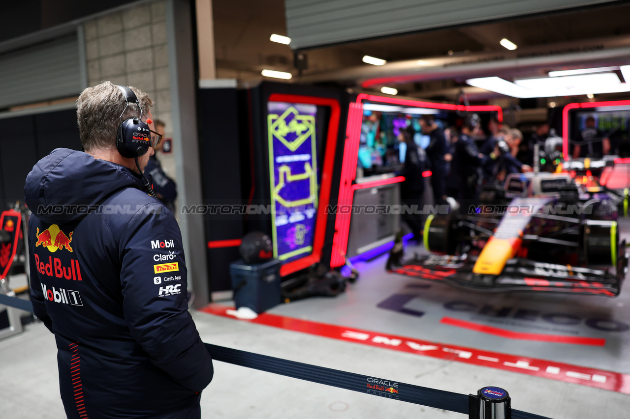 GP LAS VEGAS, Christian Horner (GBR) Red Bull Racing Team Principal.

16.11.2023. Formula 1 World Championship, Rd 22, Las Vegas Grand Prix, Las Vegas, Nevada, USA, Practice Day.

 - www.xpbimages.com, EMail: requests@xpbimages.com © Copyright: Staley / XPB Images