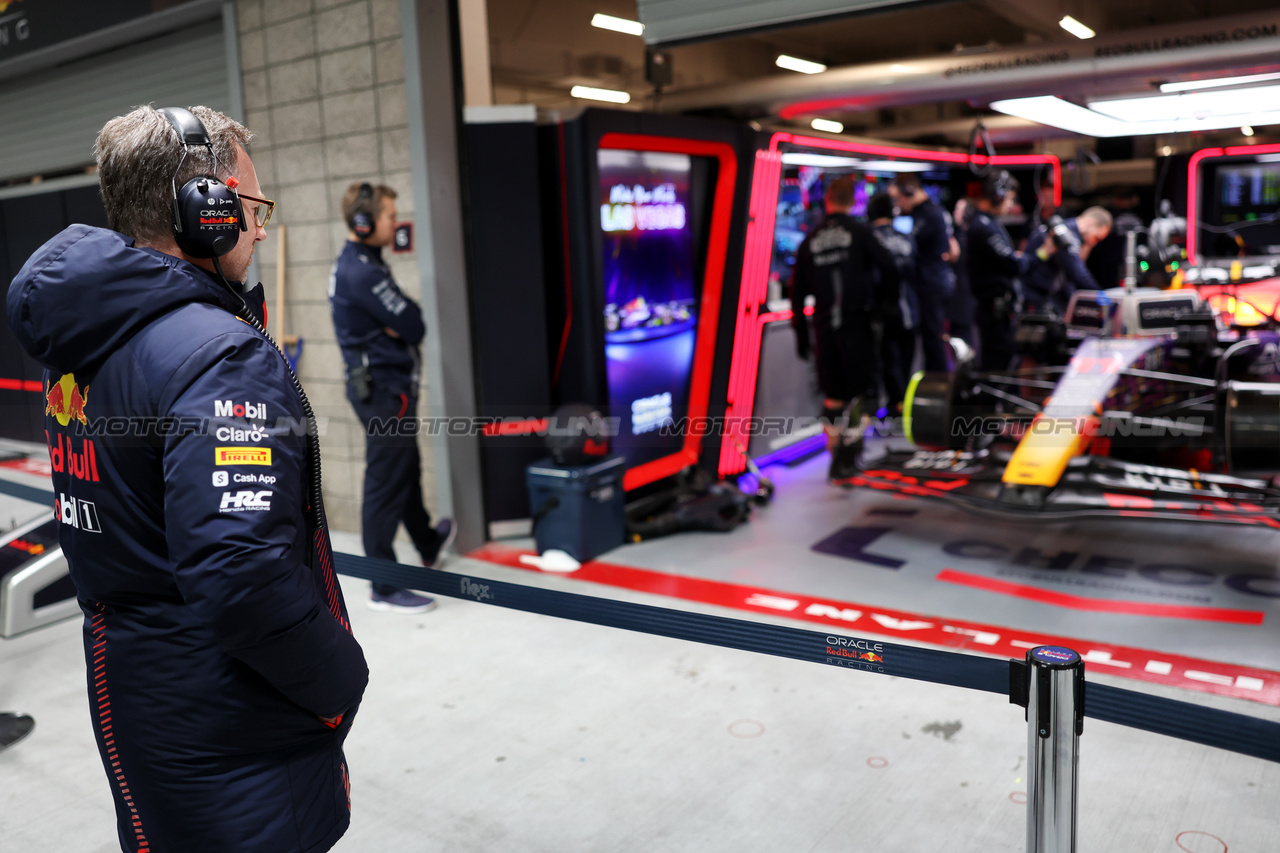 GP LAS VEGAS, Christian Horner (GBR) Red Bull Racing Team Principal.

16.11.2023. Formula 1 World Championship, Rd 22, Las Vegas Grand Prix, Las Vegas, Nevada, USA, Practice Day.

 - www.xpbimages.com, EMail: requests@xpbimages.com © Copyright: Staley / XPB Images