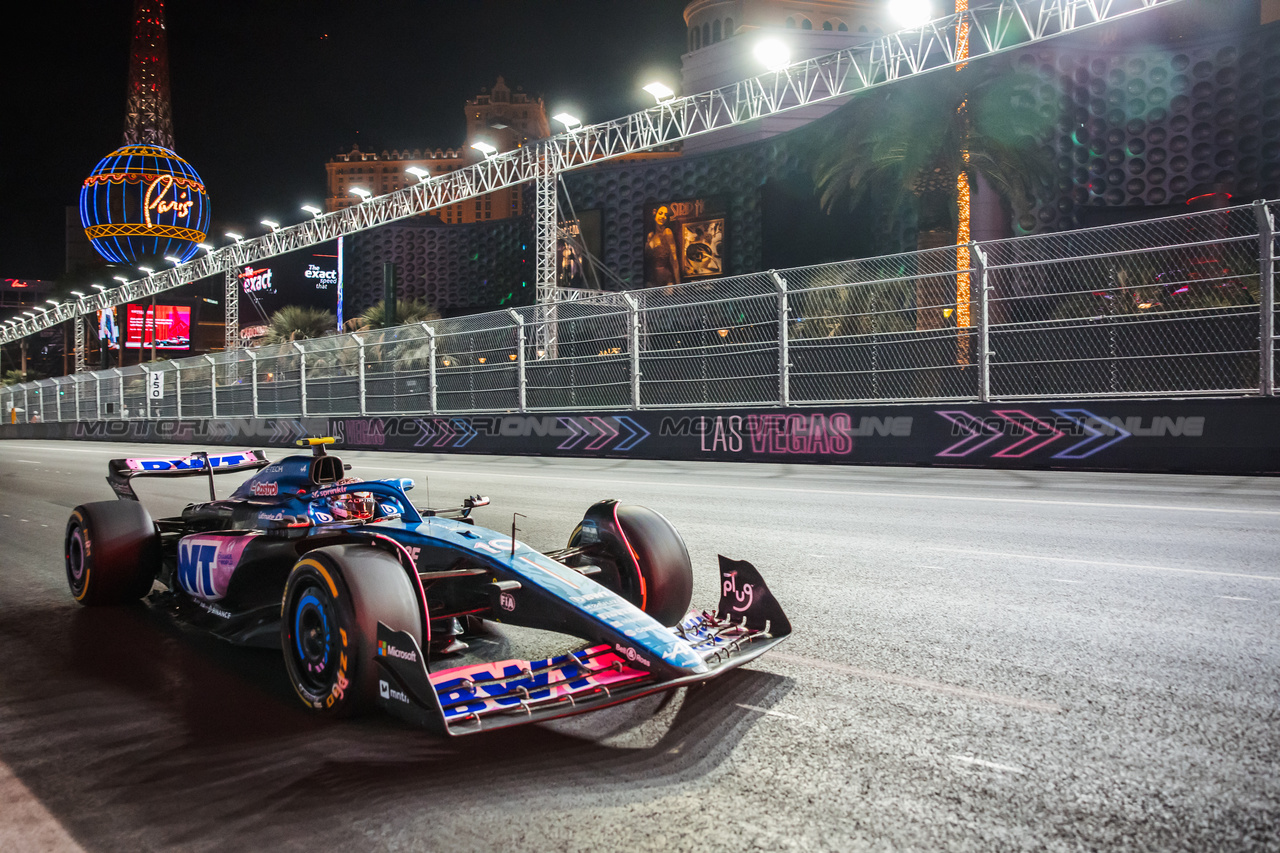 GP LAS VEGAS, Pierre Gasly (FRA) Alpine F1 Team A523.

16.11.2023. Formula 1 World Championship, Rd 22, Las Vegas Grand Prix, Las Vegas, Nevada, USA, Practice Day.

- www.xpbimages.com, EMail: requests@xpbimages.com © Copyright: Bearne / XPB Images