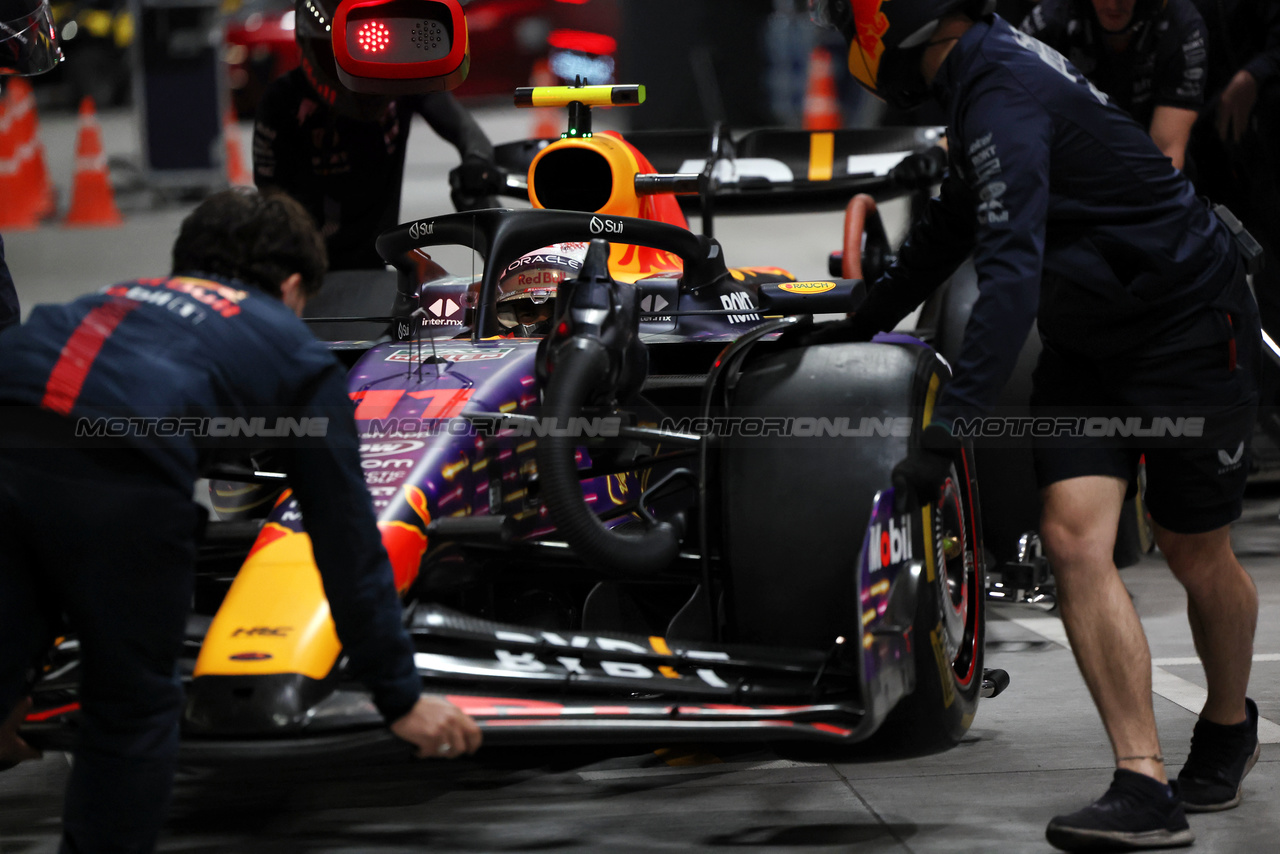 GP LAS VEGAS, Sergio Perez (MEX) Red Bull Racing RB19.

16.11.2023. Formula 1 World Championship, Rd 22, Las Vegas Grand Prix, Las Vegas, Nevada, USA, Practice Day.

 - www.xpbimages.com, EMail: requests@xpbimages.com © Copyright: Staley / XPB Images
