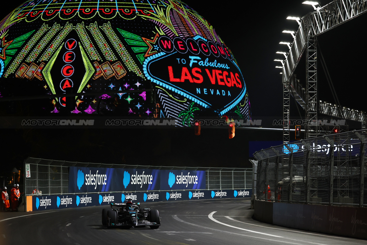 GP LAS VEGAS, George Russell (GBR) Mercedes AMG F1 W14.

16.11.2023. Formula 1 World Championship, Rd 22, Las Vegas Grand Prix, Las Vegas, Nevada, USA, Practice Day.

 - www.xpbimages.com, EMail: requests@xpbimages.com © Copyright: Coates / XPB Images