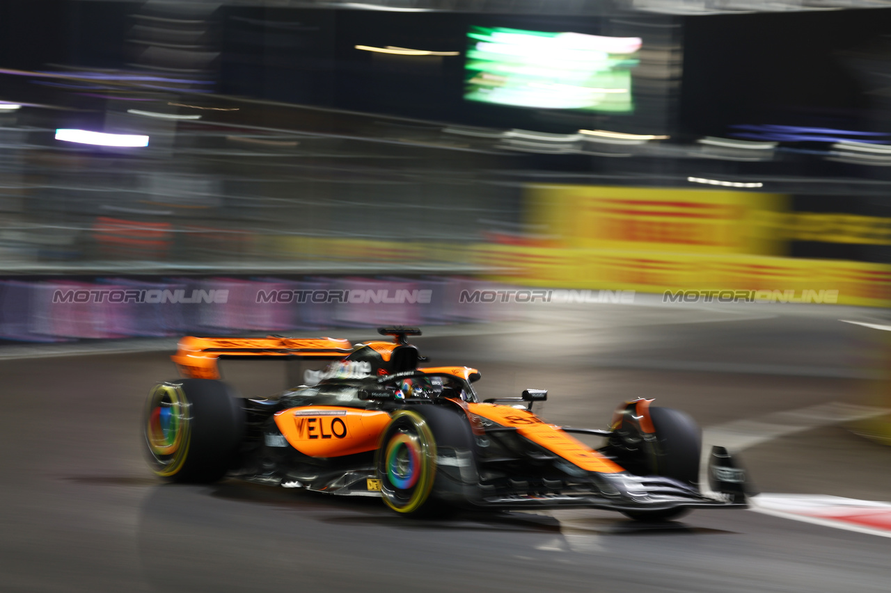GP LAS VEGAS, Oscar Piastri (AUS) McLaren MCL60.

16.11.2023. Formula 1 World Championship, Rd 22, Las Vegas Grand Prix, Las Vegas, Nevada, USA, Practice Day.

 - www.xpbimages.com, EMail: requests@xpbimages.com © Copyright: Coates / XPB Images