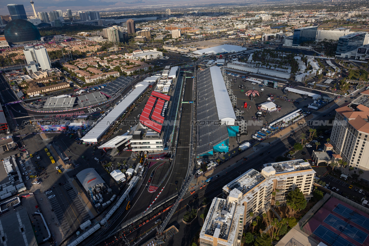 GP LAS VEGAS, An aerial view of the circuit.

16.11.2023. Formula 1 World Championship, Rd 22, Las Vegas Grand Prix, Las Vegas, Nevada, USA, Practice Day.

- www.xpbimages.com, EMail: requests@xpbimages.com © Copyright: XPB Images