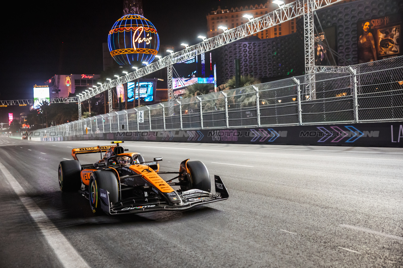 GP LAS VEGAS, Lando Norris (GBR) McLaren MCL60.

16.11.2023. Formula 1 World Championship, Rd 22, Las Vegas Grand Prix, Las Vegas, Nevada, USA, Practice Day.

- www.xpbimages.com, EMail: requests@xpbimages.com © Copyright: Bearne / XPB Images