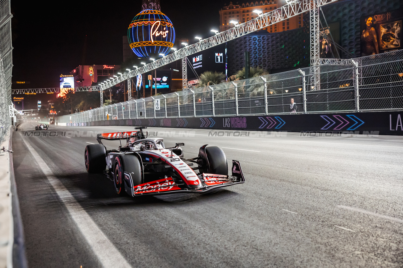 GP LAS VEGAS, Kevin Magnussen (DEN) Haas VF-23.

16.11.2023. Formula 1 World Championship, Rd 22, Las Vegas Grand Prix, Las Vegas, Nevada, USA, Practice Day.

- www.xpbimages.com, EMail: requests@xpbimages.com © Copyright: Bearne / XPB Images