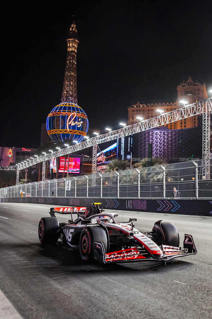 GP LAS VEGAS, Nico Hulkenberg (GER) Haas VF-23.

16.11.2023. Formula 1 World Championship, Rd 22, Las Vegas Grand Prix, Las Vegas, Nevada, USA, Practice Day.

- www.xpbimages.com, EMail: requests@xpbimages.com © Copyright: Bearne / XPB Images