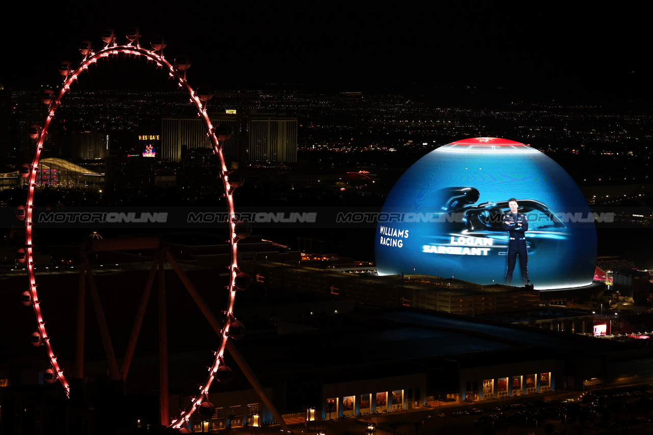 GP LAS VEGAS, Circuit Atmosfera - Logan Sargeant (USA) Williams Racing on the Sphere.

16.11.2023. Formula 1 World Championship, Rd 22, Las Vegas Grand Prix, Las Vegas, Nevada, USA, Practice Day.

- www.xpbimages.com, EMail: requests@xpbimages.com © Copyright: Moy / XPB Images