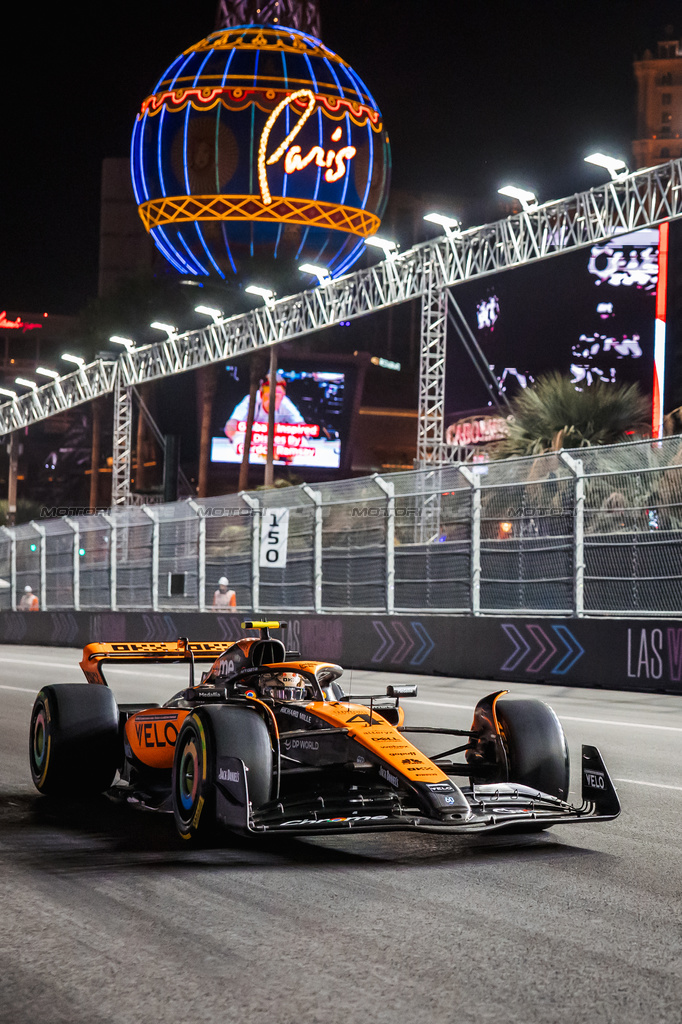 GP LAS VEGAS, Lando Norris (GBR) McLaren MCL60.

16.11.2023. Formula 1 World Championship, Rd 22, Las Vegas Grand Prix, Las Vegas, Nevada, USA, Practice Day.

- www.xpbimages.com, EMail: requests@xpbimages.com © Copyright: Bearne / XPB Images