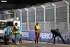 GP LAS VEGAS, Circuit workers fill manhole covers on the circuit.
16.11.2023. Formula 1 World Championship, Rd 22, Las Vegas Grand Prix, Las Vegas, Nevada, USA, Practice Day.
 - www.xpbimages.com, EMail: requests@xpbimages.com © Copyright: Coates / XPB Images