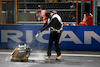 GP LAS VEGAS, Circuit workers fill manhole covers on the circuit.
16.11.2023. Formula 1 World Championship, Rd 22, Las Vegas Grand Prix, Las Vegas, Nevada, USA, Practice Day.
 - www.xpbimages.com, EMail: requests@xpbimages.com © Copyright: Coates / XPB Images